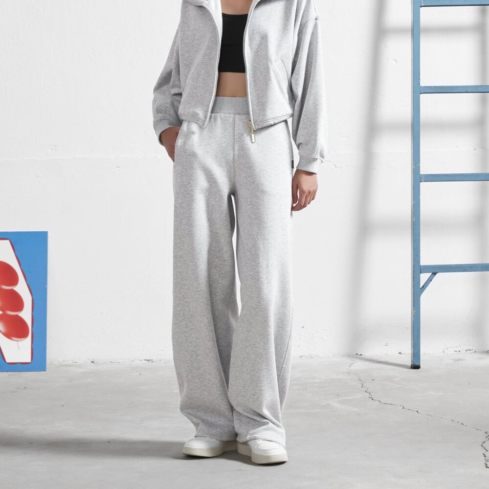 SUPESU Petite L - Cubby Barrel Leg Pants - Gray